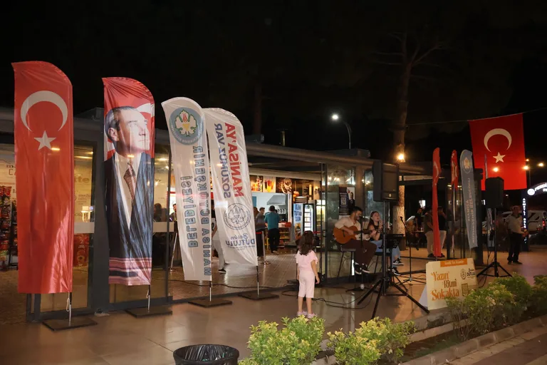 Ferdi Zeyrek Parkı’nda Müzik Dolu Yaz Akşamı
