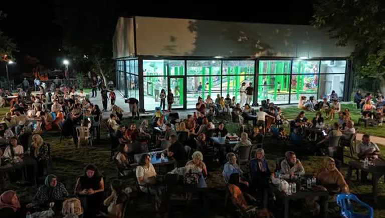 Fatih Parkı'nda Müzik Dolu Yaz Akşamı